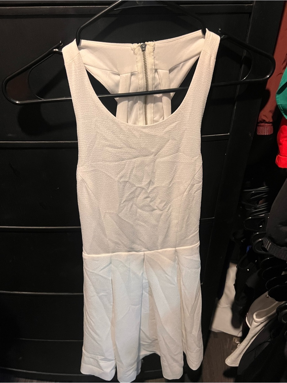 L'ATISTE White Textured Sleeveless Pleated Mini Dress